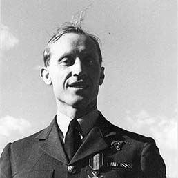 S/Ldr Witold Urbanowicz DFC, No. 303 (Polish) Fighter Squadron. S/Ldr Witold Urbanowicz DFC, No. 303 (Polish) Fighter Squadron.