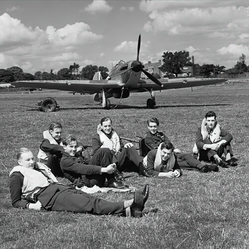 32 Sqn pilots relaxing at RAF Hawkinge.