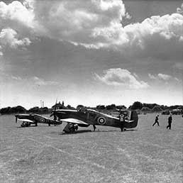 Hurricanes at Hawkinge. Hurricanes at Hawkinge.
